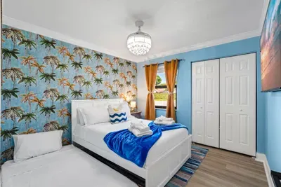 Unpack and settle in with spacious closets, including a walk-in closet in the primary bedroom, so that you can feel at home during your Delray Beach stay.