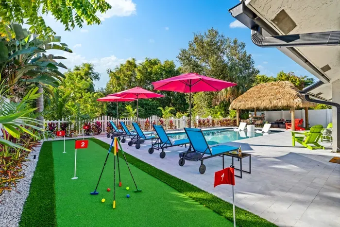 We are proud to welcome you to this luxurious Delray Beach 3-BR oasis! Let's take a tour of the entire property so you can get the feel for the space and all its high-end amenities.