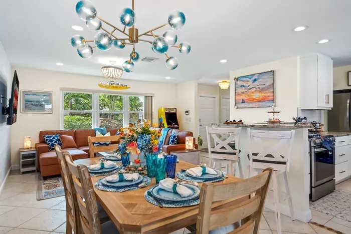 Pour a glass of wine in the evening using the wine glasses and enjoy it at the breakfast bar while chatting with friends in the living room or lanai.