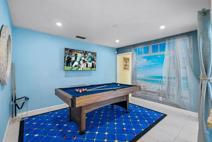 Challenge friends to a game of pool, then relax on the sofa with a drink while you watch the next round from the best seat in the house.