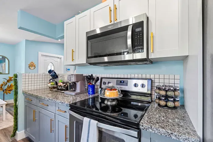 Spice up your Florida stay by utilizing our fully equipped kitchen to the fullest.