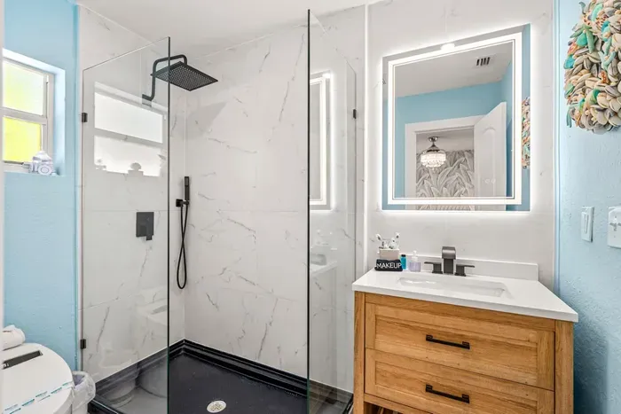 Wash the sand away in the lovely bathroom once you return from the beach.