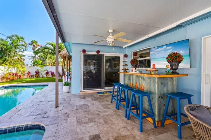 Who will be in charge of tending the bar?