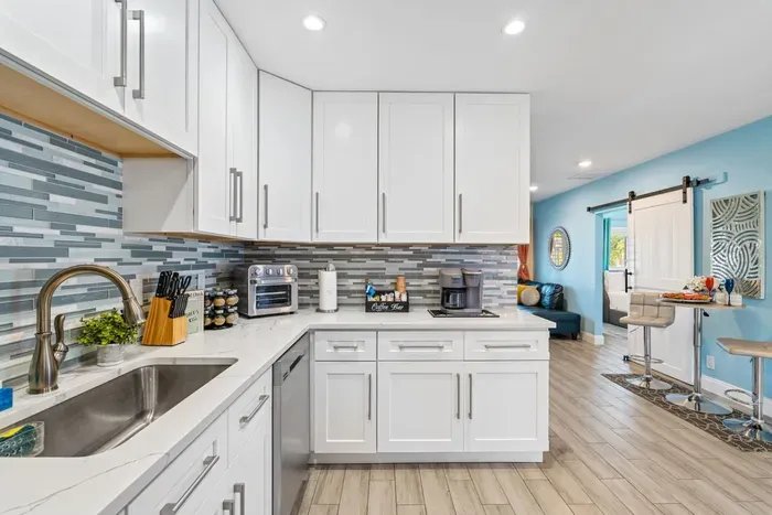 Canal, Htd Pool, Putt-Putt, Pergola, Air Hockey - image 32 of 50