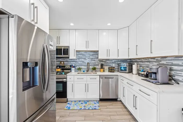 Canal, Htd Pool, Putt-Putt, Pergola, Air Hockey - image 33 of 50