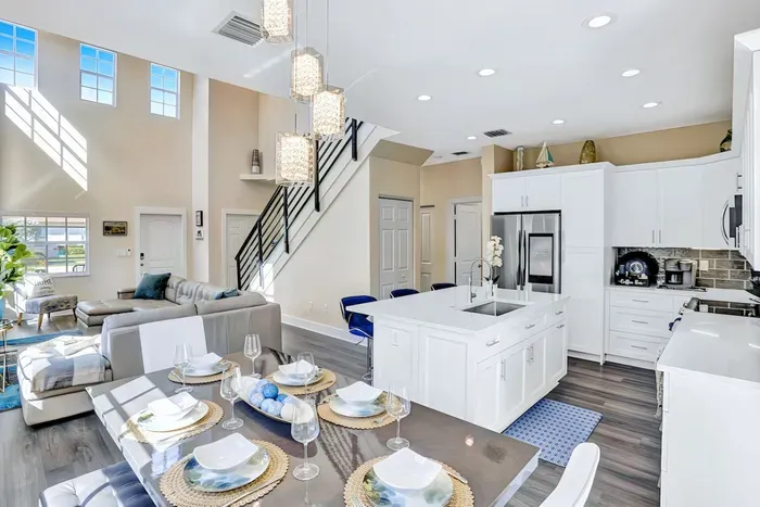 Step on into the dining area and kitchen, seamlessly flowing into the living area too with an open concept. Perfect for family and friends for those that want an entertaining time!