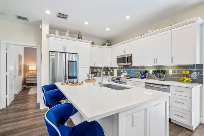 With this fully equipped kitchen, let your chef skills come out!  With everything you need to cook up a 3 course gourmet dinner or perhaps just a quick snack. With lots of worktop space available making cooking that much more efficient.