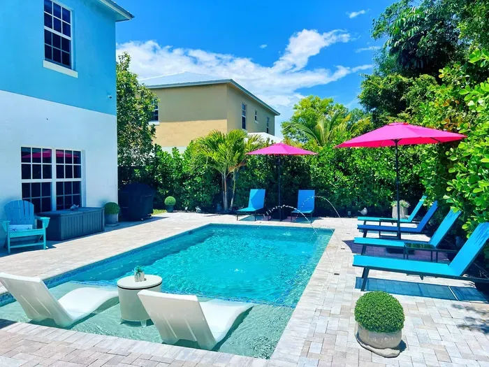 The backyard oasis is a special place to be, designed to create everlasting memories with your loved ones. Take a relaxing seat on one of the two loungers in the shallow pool deck area and let the worries of the modern day hustle and bustle fade away