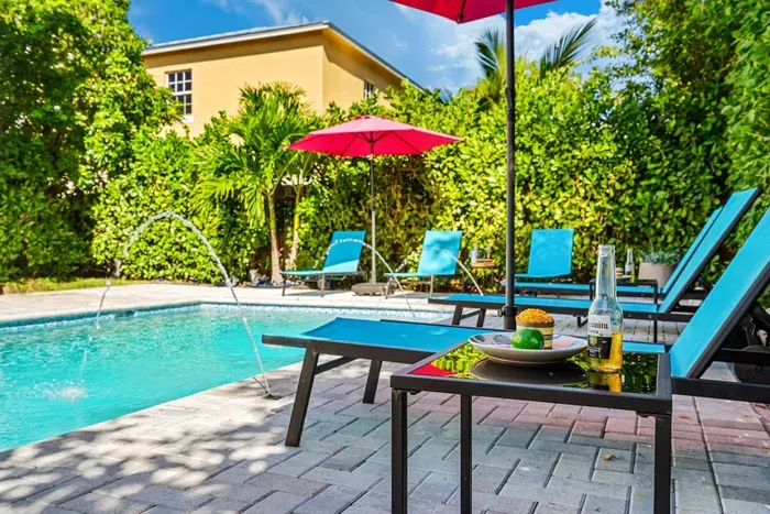 Spacious Designer Home Htd Pool Near Atlantic Ave - image 12 of 62