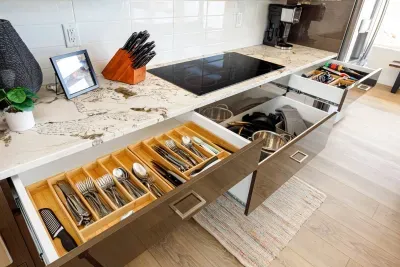 High quality utensils provided. 