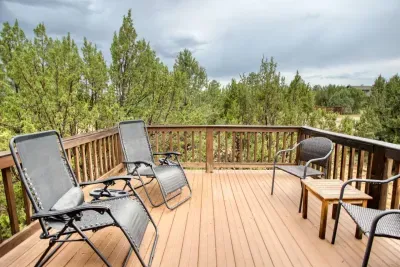 The upper star-gazing deck off the loft. Come out here during the day to hang out and enjoy nature or come out at night to get great views of the stars!
