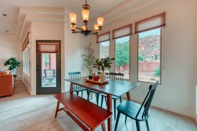 Amazing red cliff views from every window. Door to back patio.