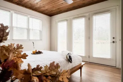 "The house is extremely cozy and very clean. It’s conveniently located with just a short drive to get to Pigeon Forge and Gatlinburg." Logan (July 2022)