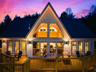 "Gorgeous home and gorgeous decorations. It made me feel like home! Home was immaculate and clean." Danielle (December 2022)