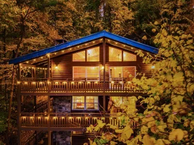 Large windows and 3 large decks at the cabin.