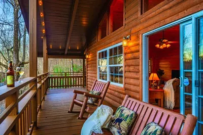"This cabin is absolutely beautiful! It is very private and quiet. I would highly recommend it!!!" Megan (July 2022)