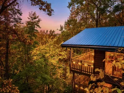 "The home is cozy, clean and beautiful. Conveniently close enough to attractions but also tucked away surrounded by nature. My family had a great time the kids loved it — will definitely need to go back again." Yesenia (August 2022)