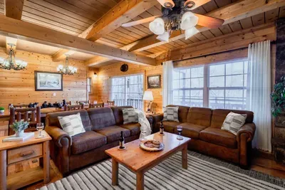 "We had the best time. Beautiful views and tons of space. The location is amazing and close to everything but still felt private." Anita (October 2022)