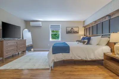 Lux 4BR Retreat, 16mi to Acadia w/ Game Room - image 33 of 58
