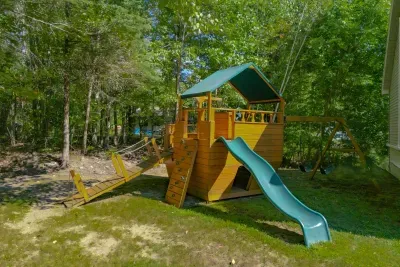 Lux 4BR Retreat, 16mi to Acadia w/ Game Room - image 39 of 58