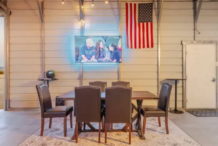 Entertainment Dining Area