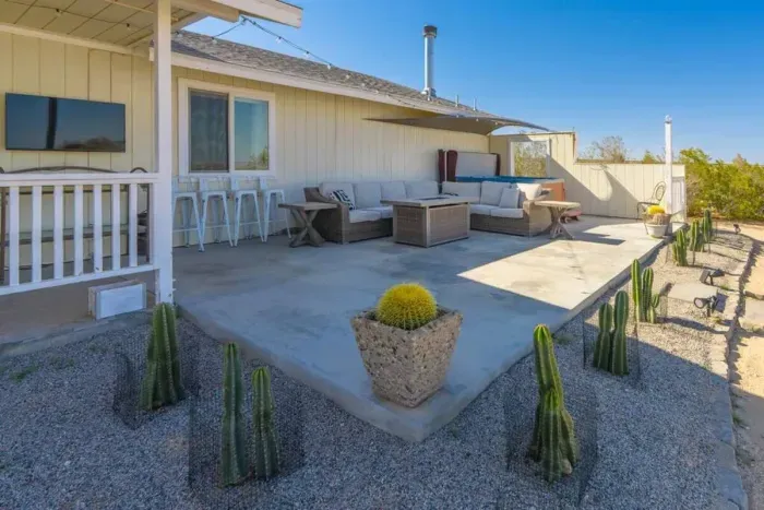 Outdoor Patio with Hot Tub