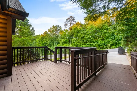Private wooded entry deck with spacious outdoor access