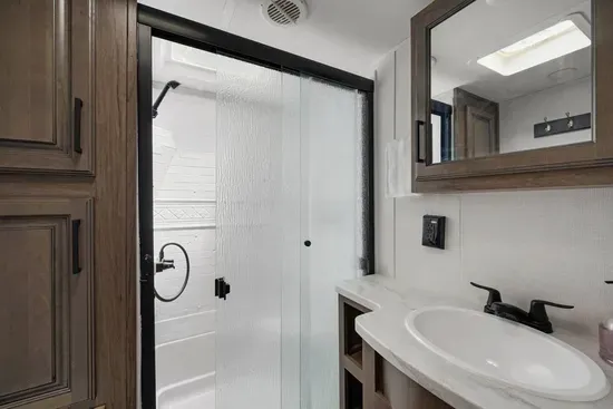 Main bathroom with shower