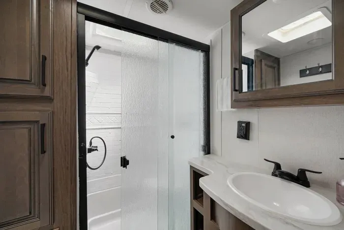 Main bathroom with shower