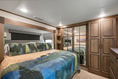 King bed room