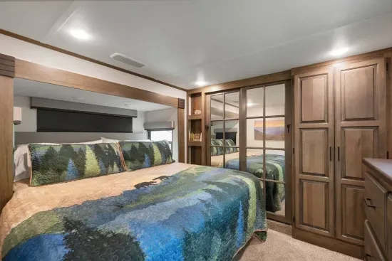 King bed room