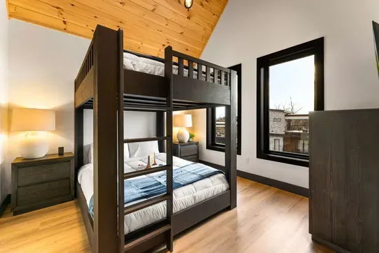 Queen-over-queen bunk room, perfect for families or groups.