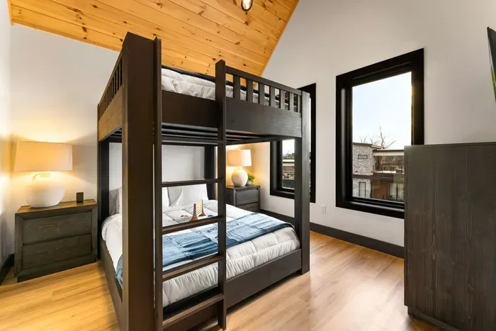 Queen-over-queen bunk room, perfect for families or groups.
