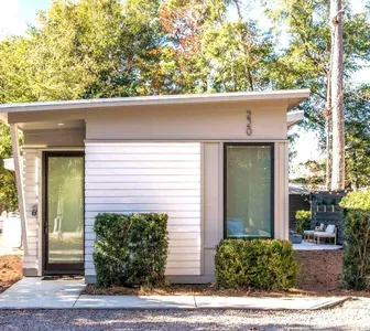 LongBoard House~220 Victory Gardens Dr