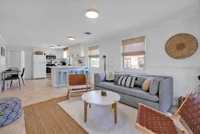 Kure Dayz Cottage~310 S 4th Ave