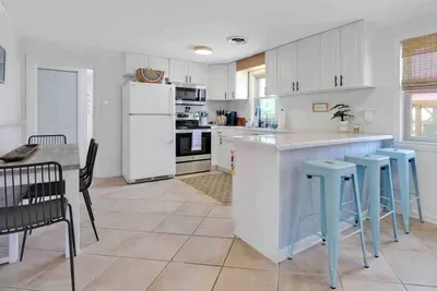 Kure Dayz Cottage~310 S 4th Ave - image 11 of 43