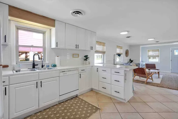 Kure Dayz Cottage~310 S 4th Ave - image 14 of 43