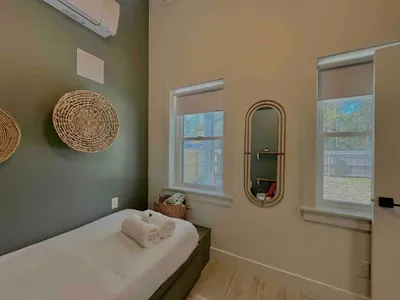 Island Peach -4201 Peachtree Ave - image 29 of 54