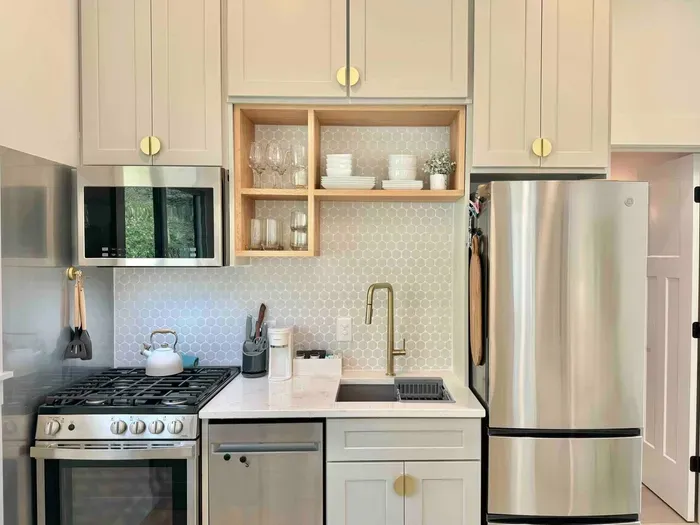 Island Peach -4201 Peachtree Ave - image 8 of 54