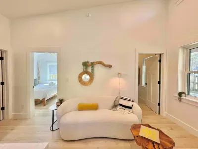 Island Peach -4201 Peachtree Ave