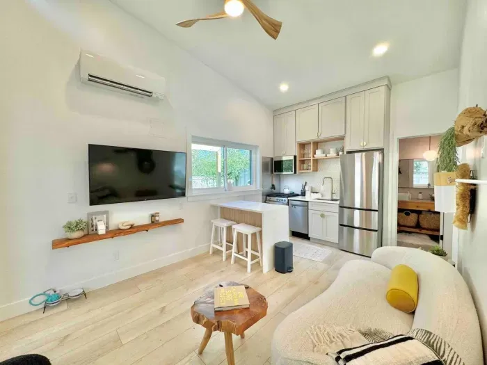 Island Peach -4201 Peachtree Ave - image 10 of 54