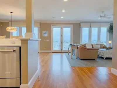 The Channel House~308 N Channel Dr