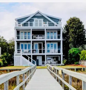 The Channel House~308 N Channel Dr