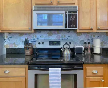 Blue Bungalow-2011 Metts Ave - image 25 of 48