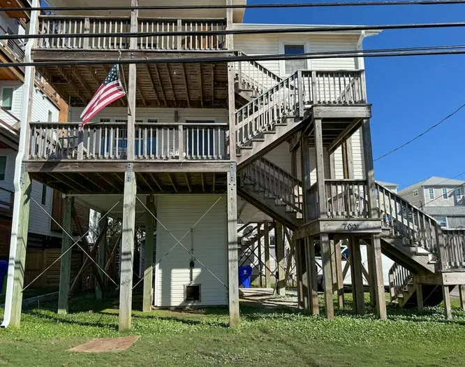 The Canal Retreat(Lower A)~700 Canal Dr - image 3 of 39