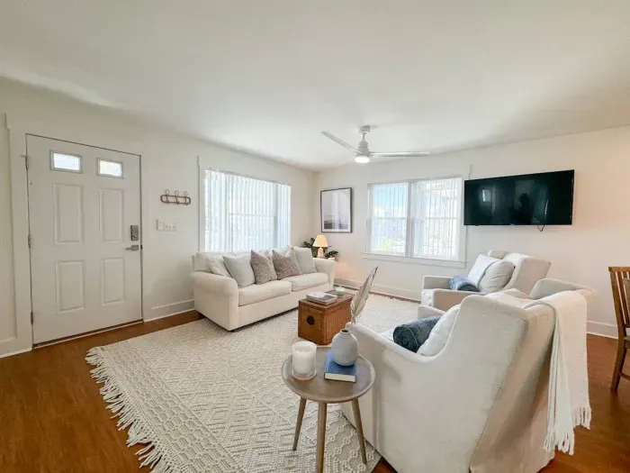 The Canal Retreat(Lower A)~700 Canal Dr - image 7 of 39