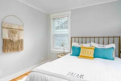 Modern Peach B-4201 Peachtree Ave - image 22 of 34