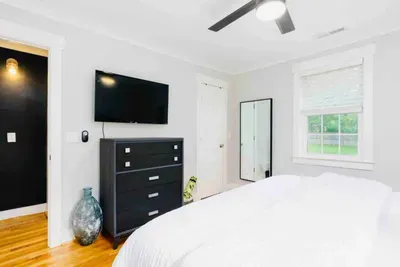 Modern Peach B-4201 Peachtree Ave - image 26 of 34