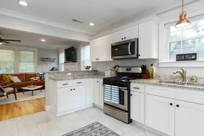 Modern Peach B-4201 Peachtree Ave - image 13 of 34