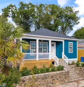 Centennial Cottage~911 Chestnut St